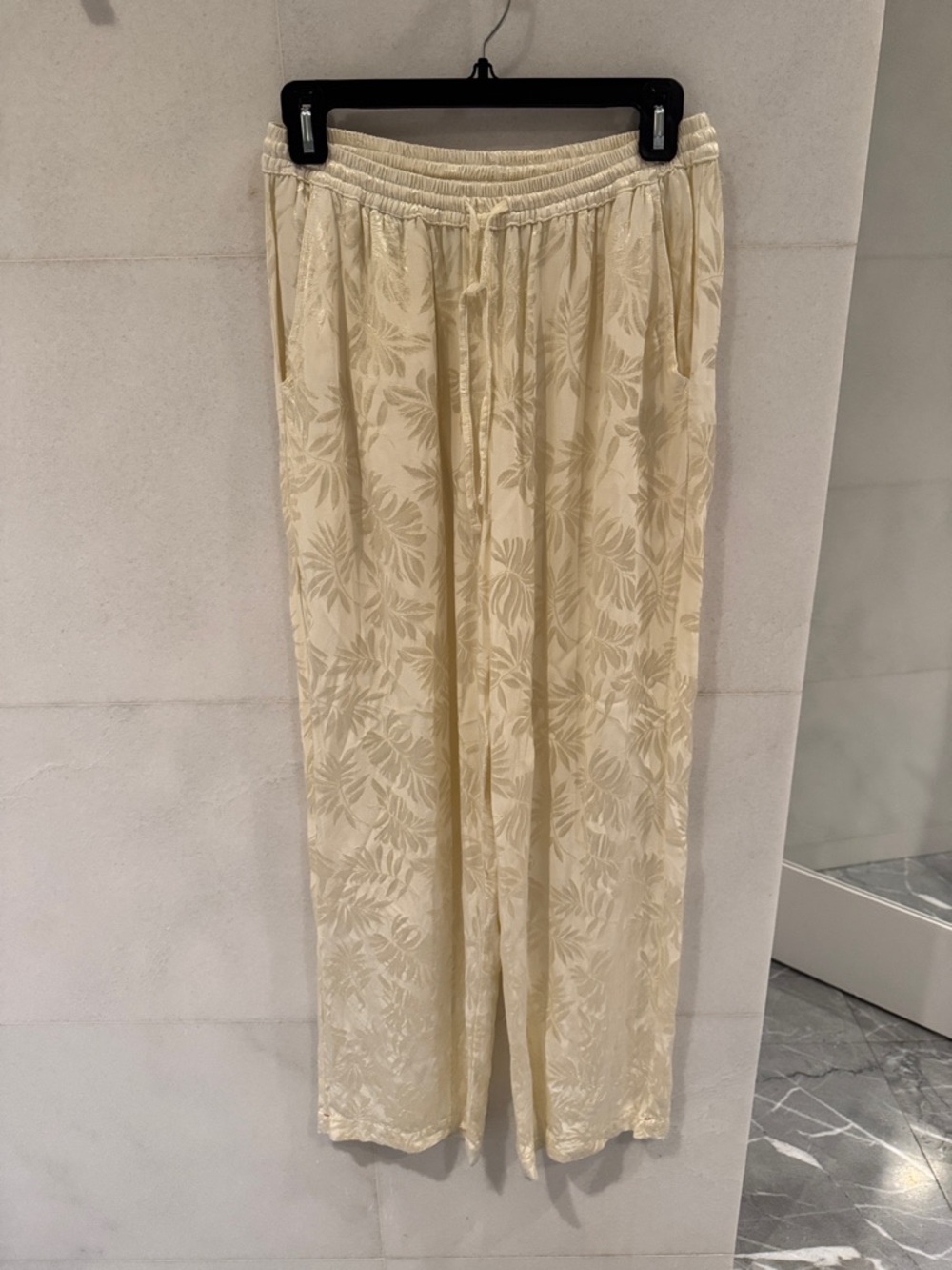 XiRENA Cream Wide-Leg Botanical Print Pants